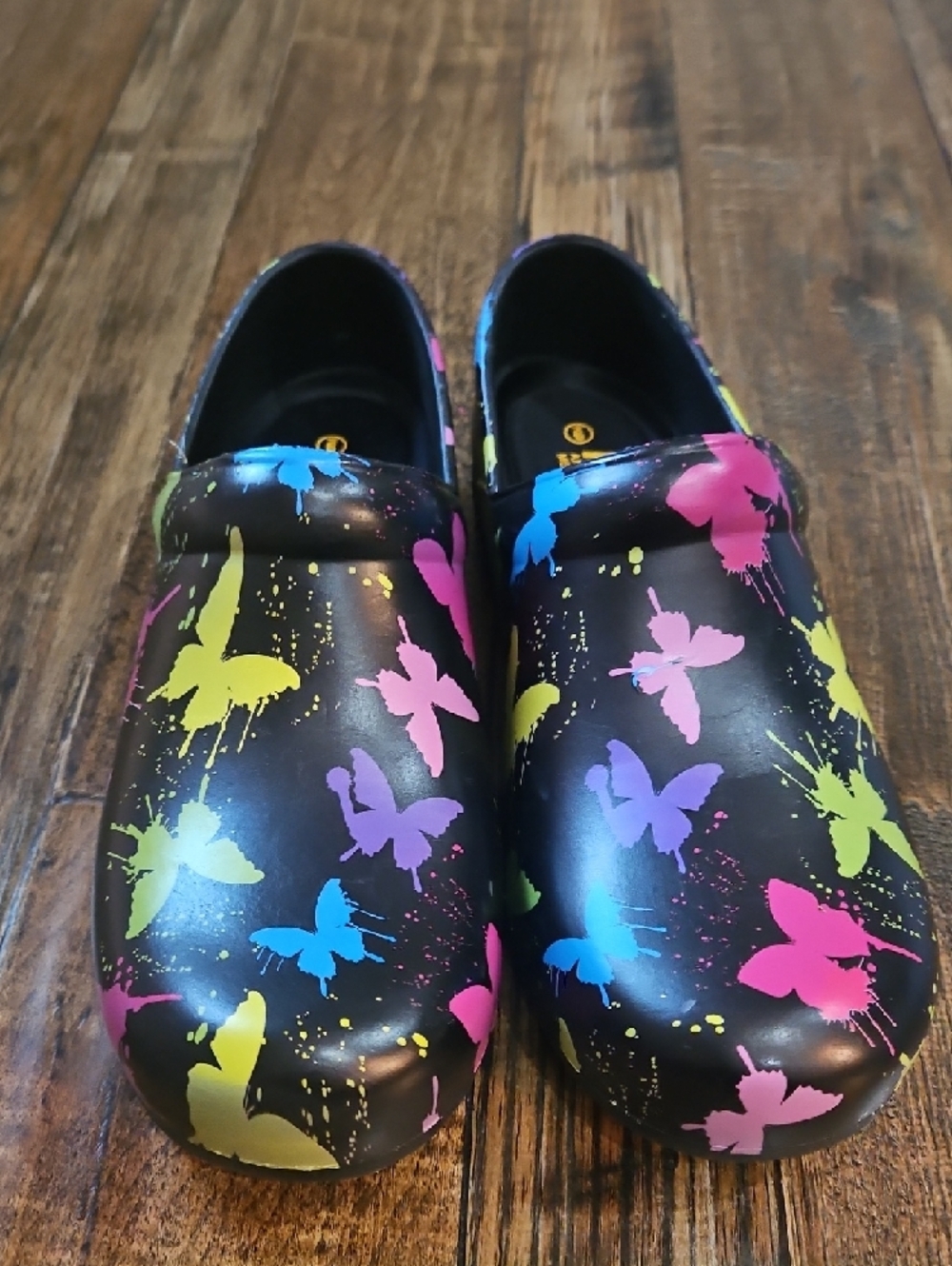 Women's Revel Slip Resistant Waterproof Clogs with Multicolor Butterfly Print - Picture 10 of 11
